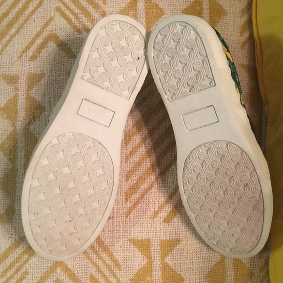 NWOT Betsey Johnson Emmet Sneaker 🍋 - Picture 4 of 4